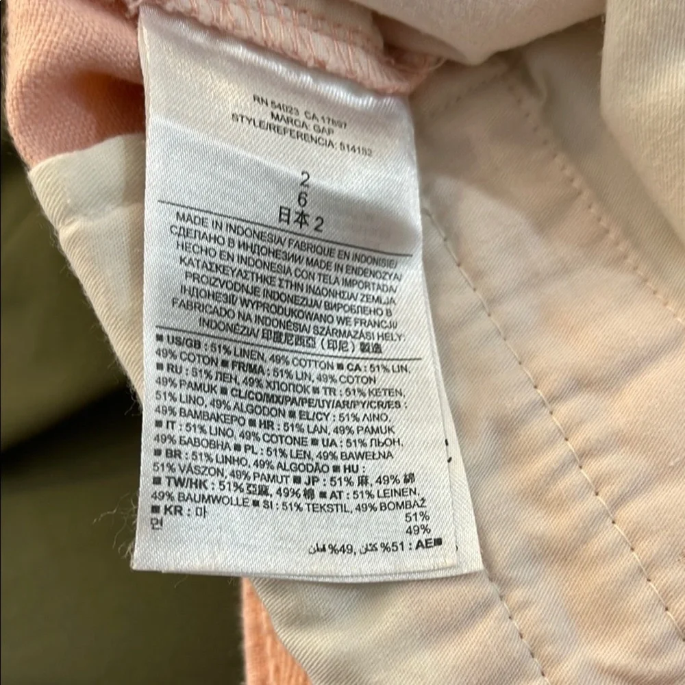 GAP Women's Pink boyfriend roll up khakis Shorts